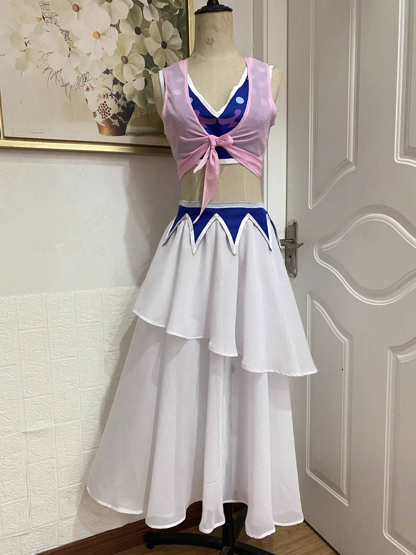زي تنكري جديد للحفلات والألعاب - مراجعة Anime Cosplay Name وسعره