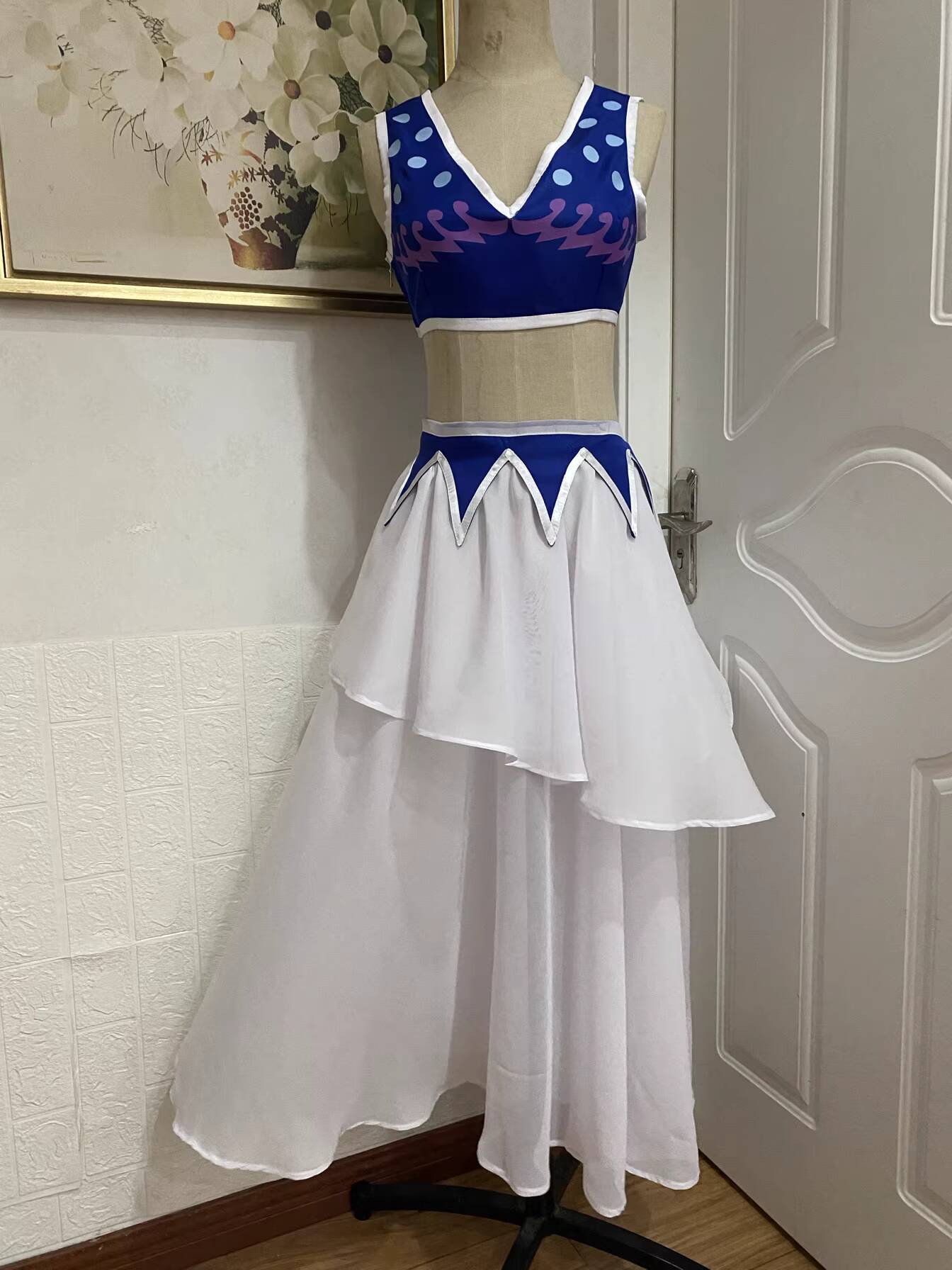زي تنكري جديد للحفلات والألعاب - مراجعة Anime Cosplay Name وسعره
